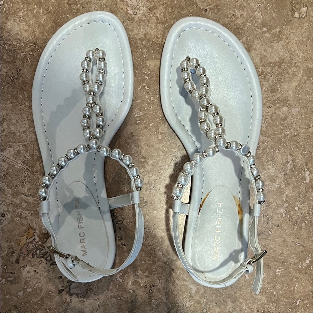 Marc Fisher pearl sandal size 6m new and never worn.